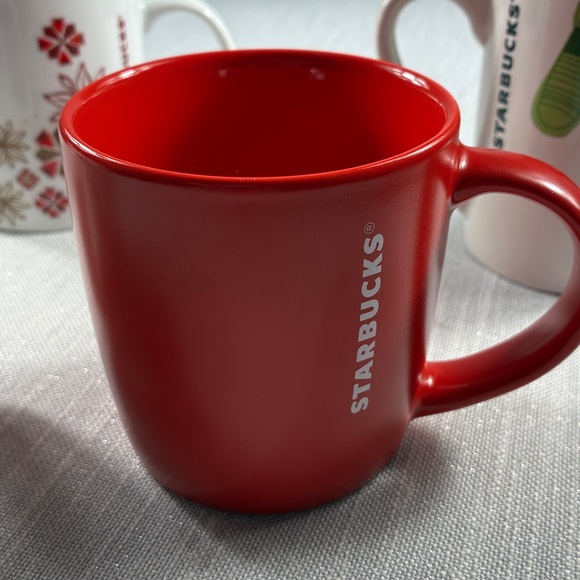 Starbucks Winter Mug Lot 4 Starbucks, ceramic mugs 10oz, 11oz, 12oz & 14oz - Picture 2 of 10